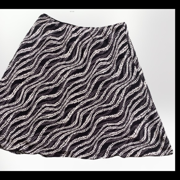BEA CLASSICS - BLACK SKIRT SIZE PL (PETITE MEDIUM) - Picture 3 of 9